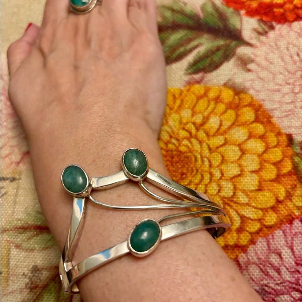 Vintage Taxco Silver 925 Flower Lily Bracelet with Green Stones!